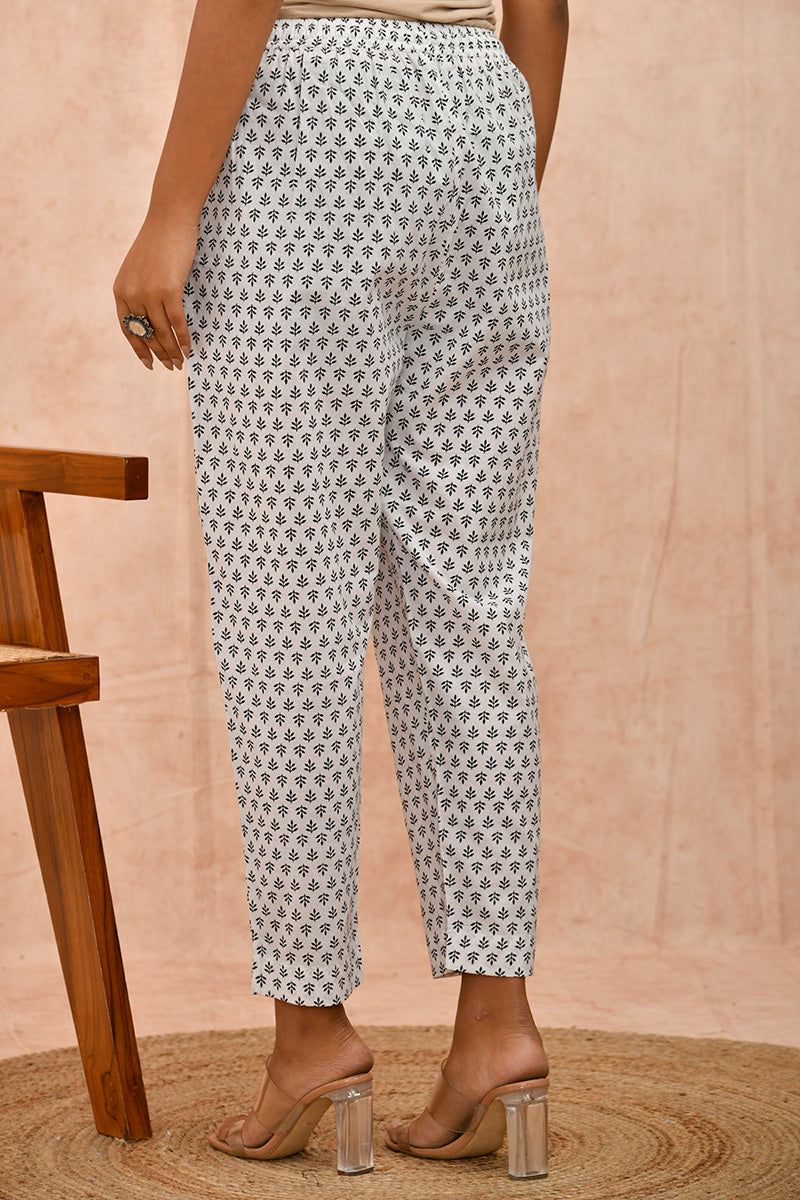 Cigarette Pant at best price in New Delhi by Creative India Kurti Palace |  ID: 13082431462